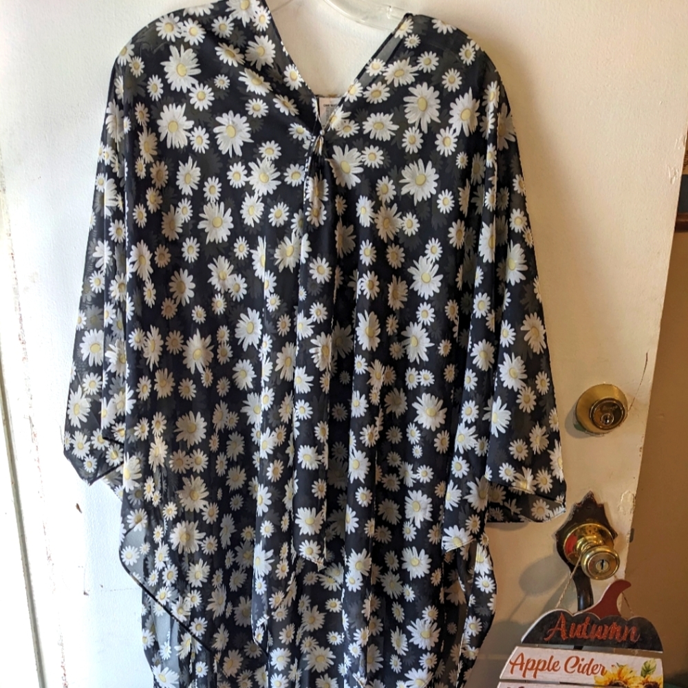 Black with white daisies duster